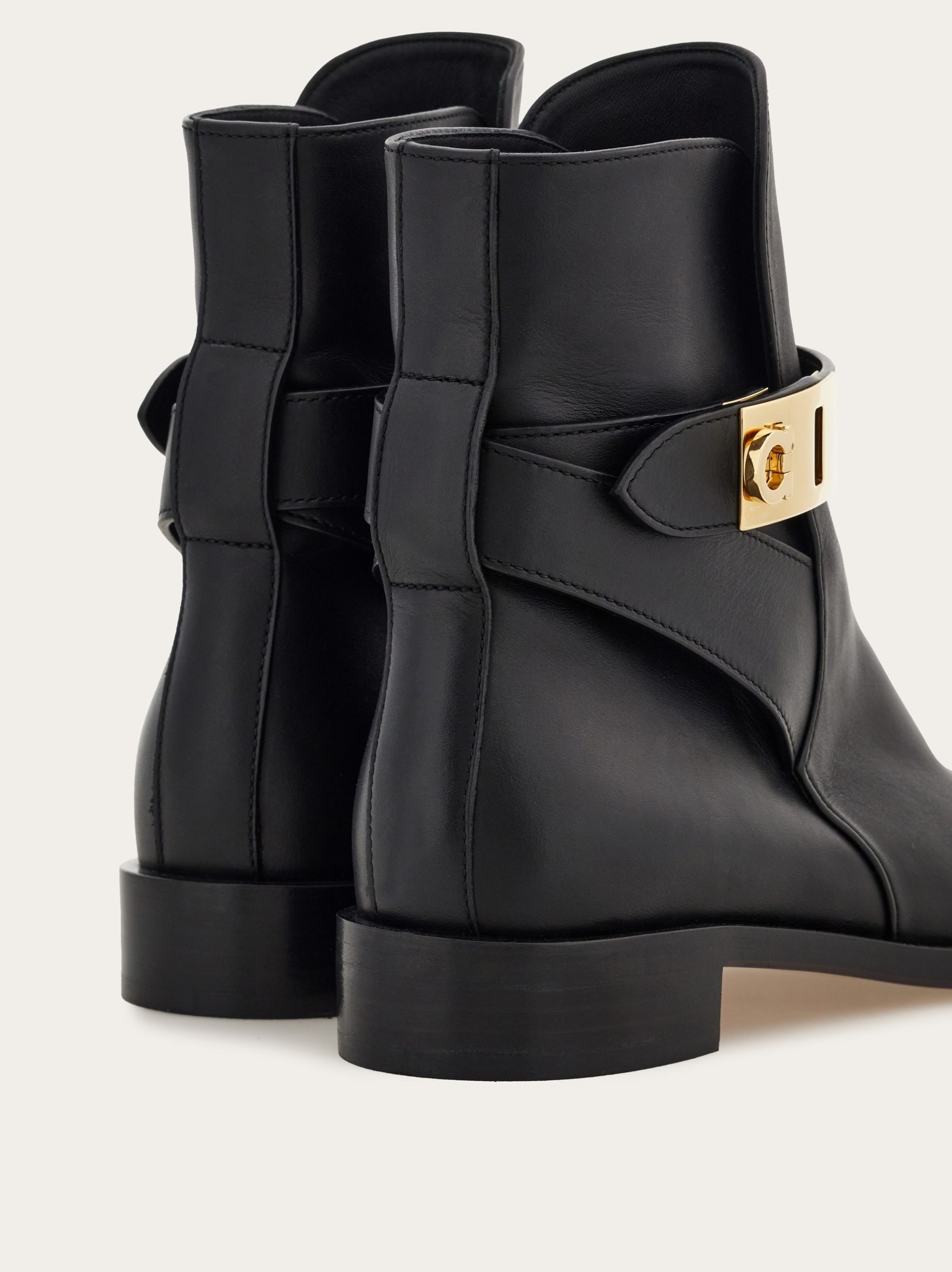 Ferragamo Hug buckle ankle boot - Image 7